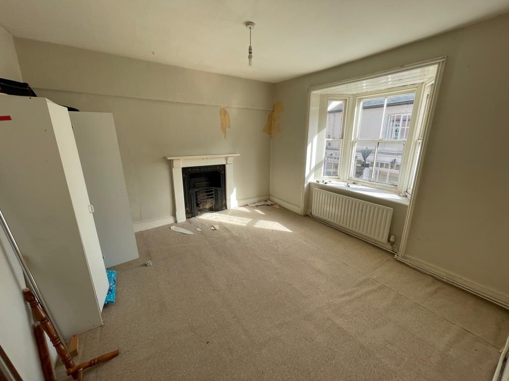 Lot: 5 - FREEHOLD MIXED USE DEVELOPMENT OPPORTUNITY WITH PLANNING - further first floor room in existing flat